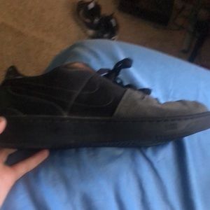 Nike n354’s VERY GOOD CONDITION! worn twice paid $70 asking 50 still smell new!